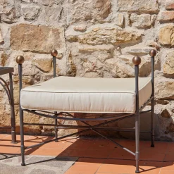 Pouf imbottito alto a trama incrociata