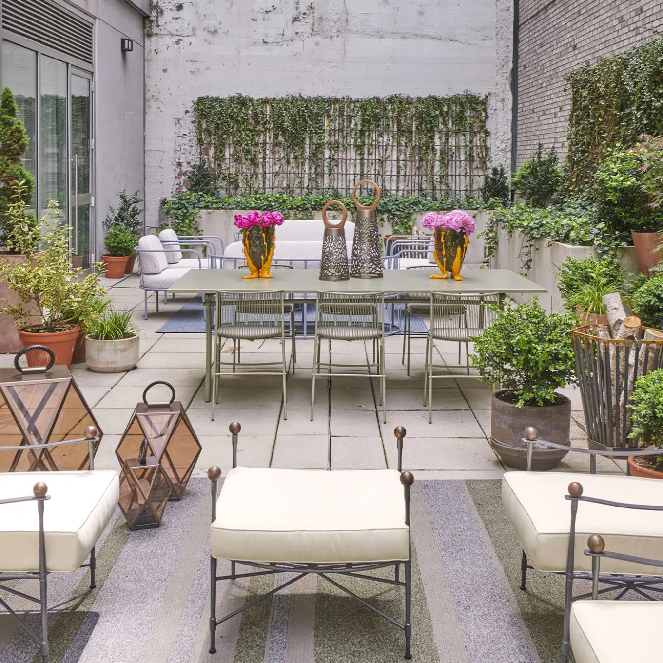 Pouf imbottito alto a trama incrociata