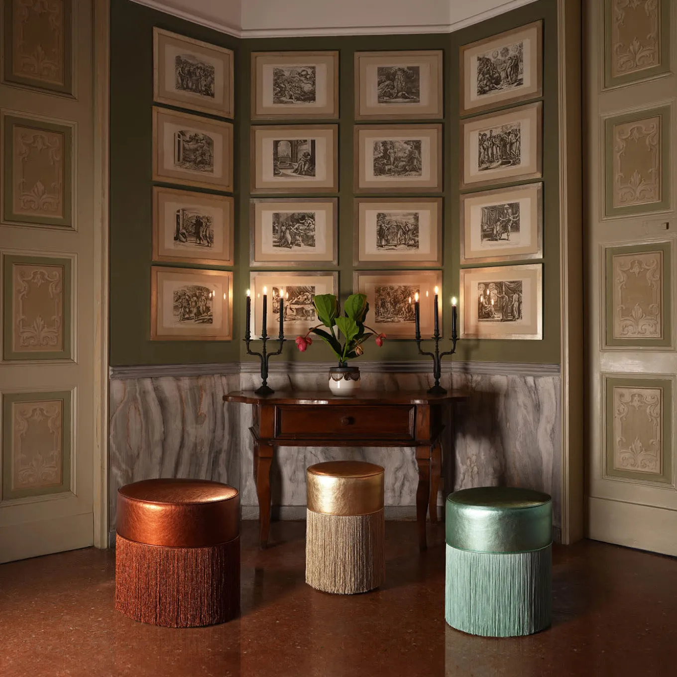 Pouf in pelle metallizzata color oro di Lorenza Bozzoli