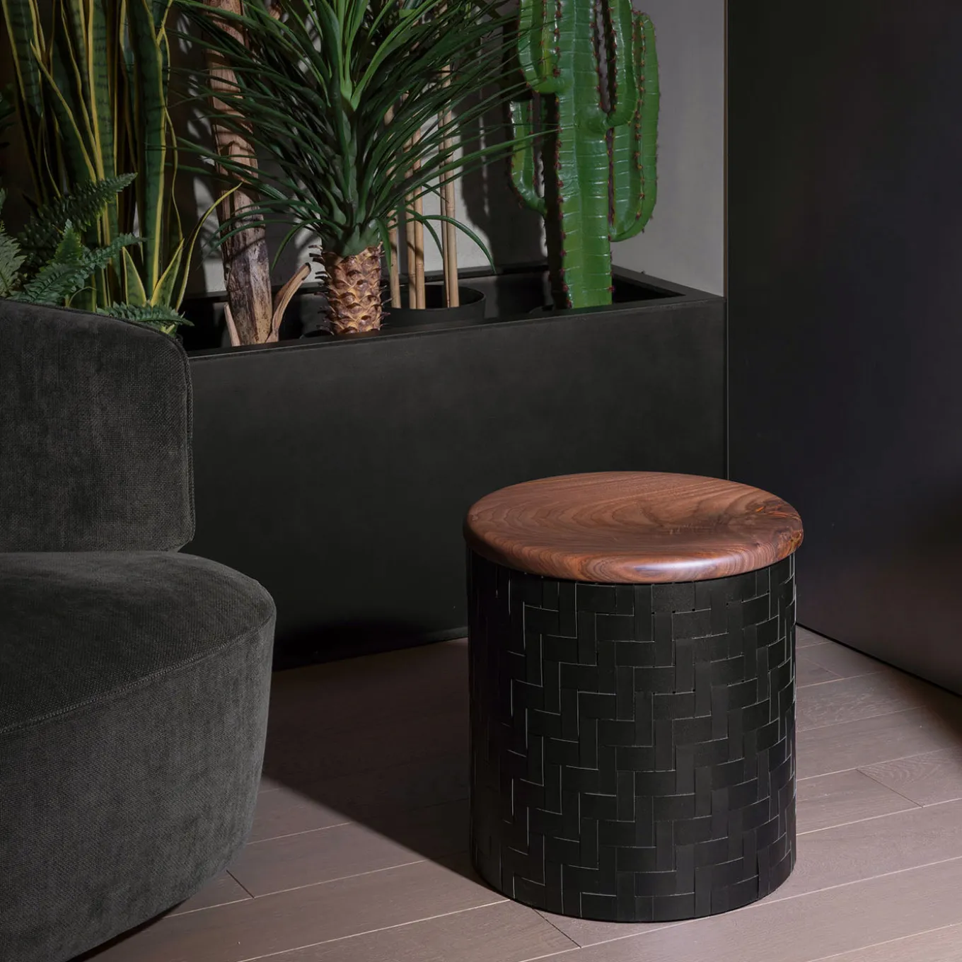Pouf Mastio in legno nero