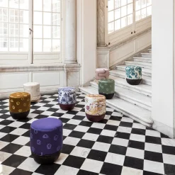 Pouf Vague Rosa con tessuto d'archivio Rubelli e base in cesta