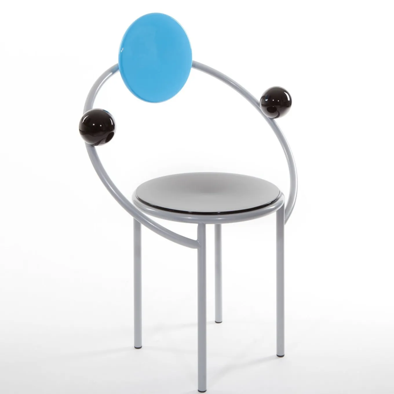 Prima sedia in legno e metallo di Michele De Lucchi - Memphis Milano