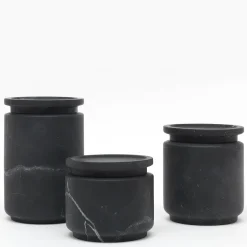 Pyxis Piccolo vaso di marquina nera di Ivan Colominas