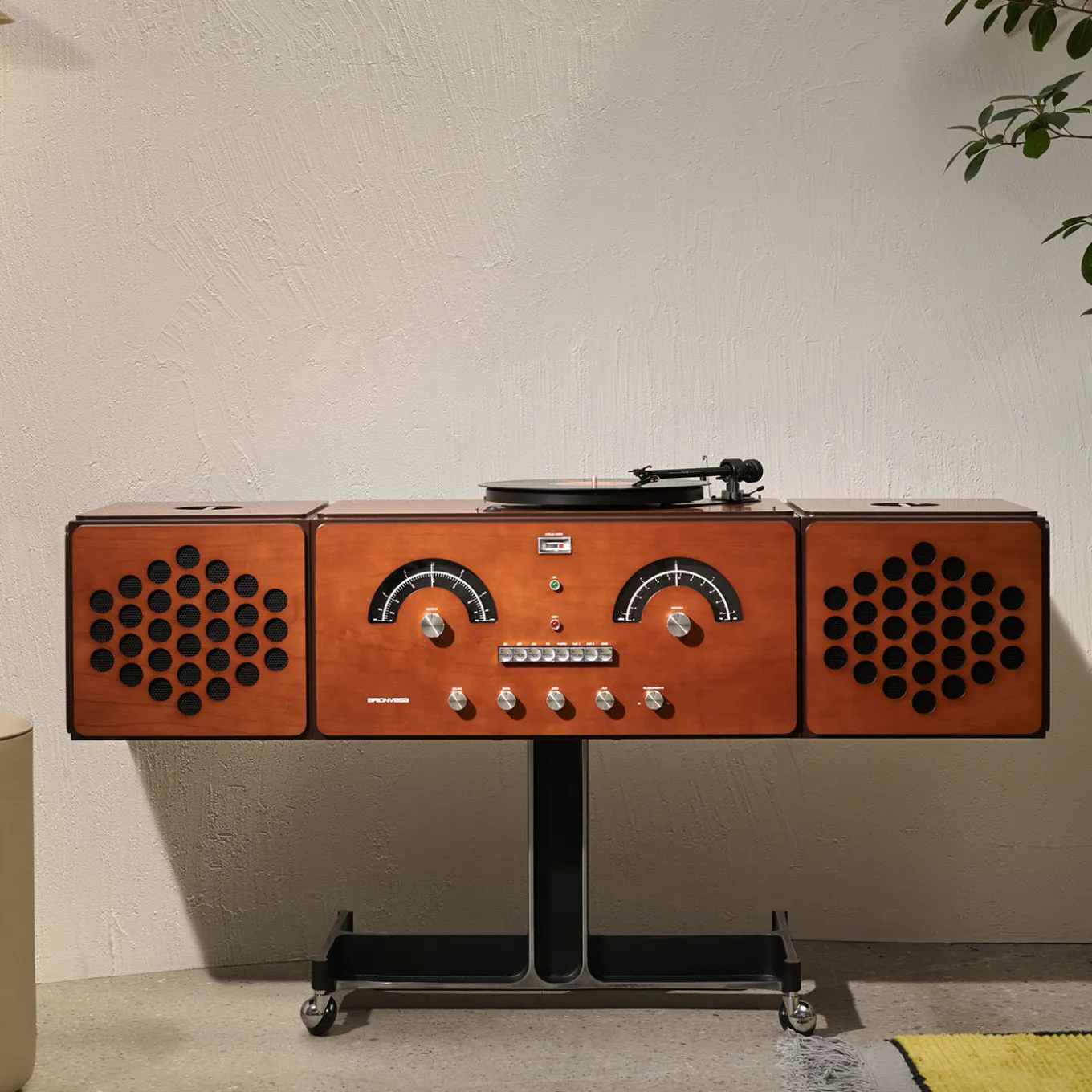 Radiofonografo in ciliegio RR226 di Achille & Pier Giacomo Castiglioni