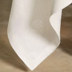 Rinascimento Tovaglia quadrata di lino ricamata in beige