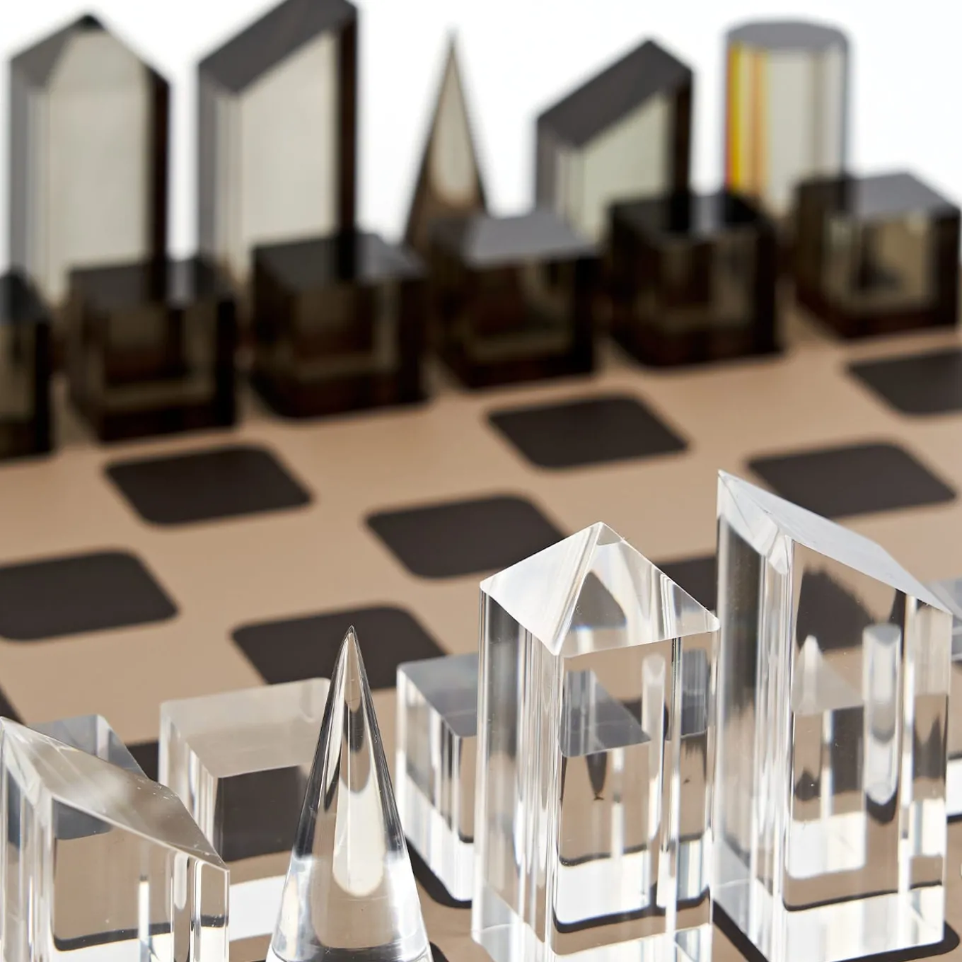 Scacchiera bicolore con componenti in vetro acrilico