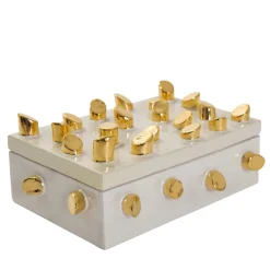 Scatola di maiolica bianca