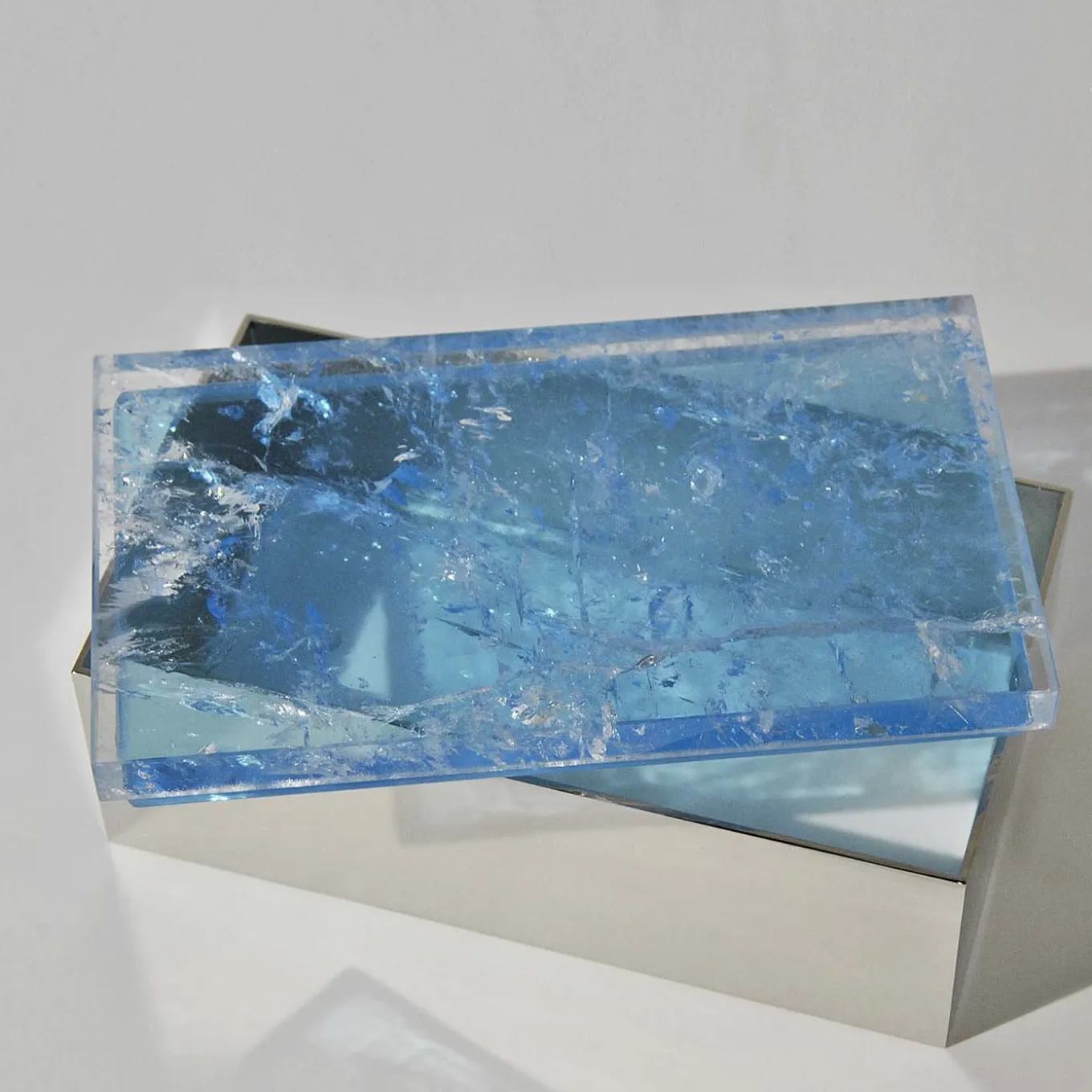 Scatola in ottone con quarzo azzurro