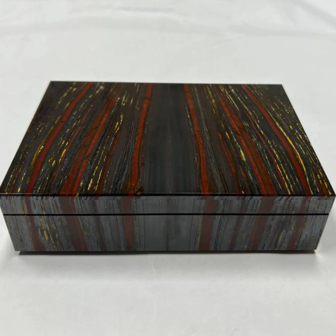 Scatola per gioielli in ferro di Saqquara Tiger