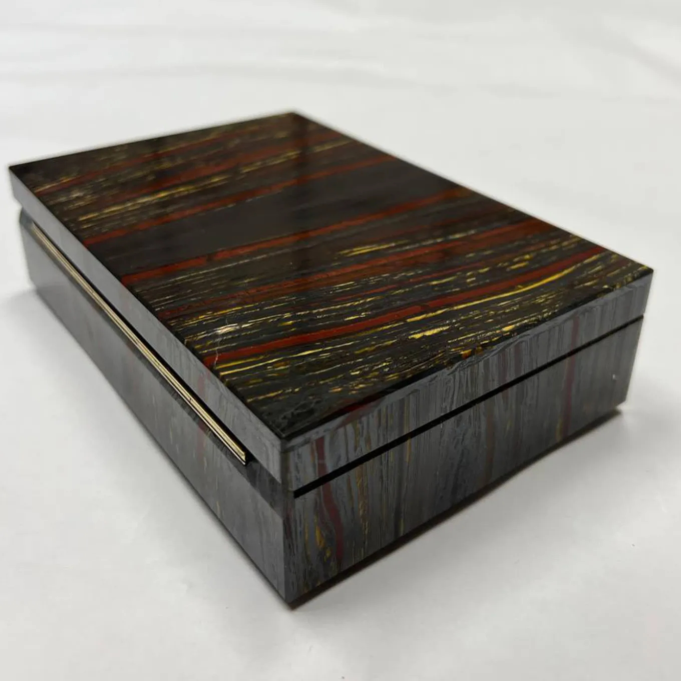 Scatola per gioielli in ferro di Saqquara Tiger