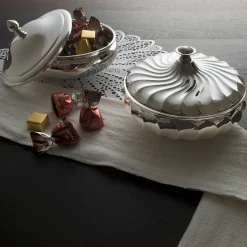 Scatola rotonda d'argento per bonbon