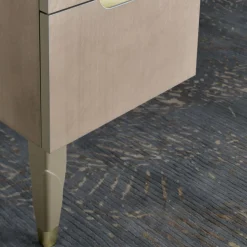 Scrivania in Eucalipto Taupe con Maniglie Champagne della Collezione Studio Privè