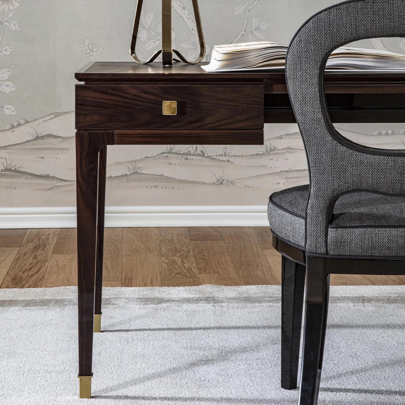 Scrivania Nara in noce finitura tabacco opaco