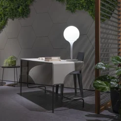 Scrivania Rectangolare Libra in Pelle Bianco Ghiaccio e Metallo