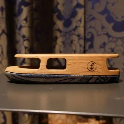 Scultura a vapore Tronchetto 33 in tessuto blu e legno di Briccola