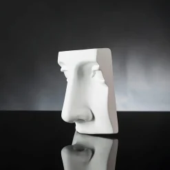 Scultura bianca di Naso Giunone