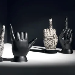 Scultura decorativa Shaka Nero di Ugo La Pietra