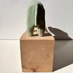 Scultura di bufalo verde