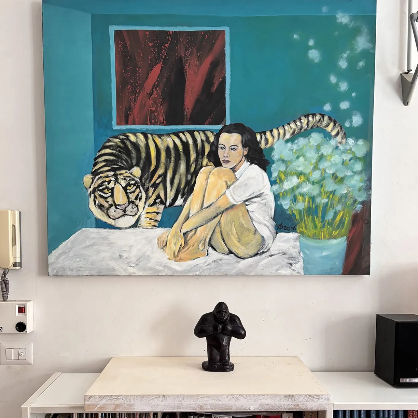 Scultura di gorilla color ebano