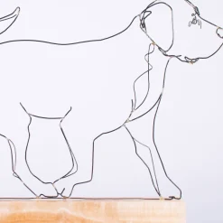 Scultura di Labrador in Passeggiata su Base in Onice Cappuccino