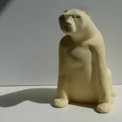 Scultura di pantera bianca