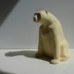 Scultura di pantera bianca