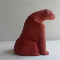 Scultura di pantera rossa