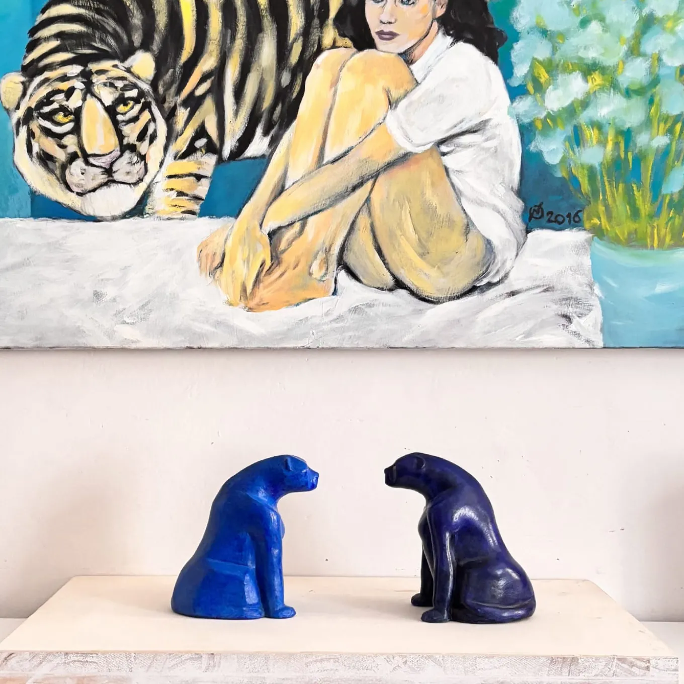 Scultura di pavone-pantera blu