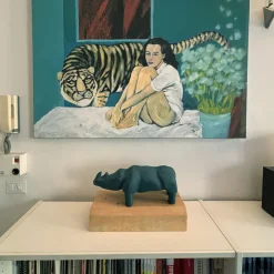 Scultura di rinoceronte preistorico