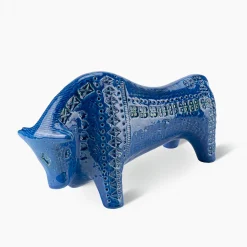 Scultura di toro blu di Aldo Londi