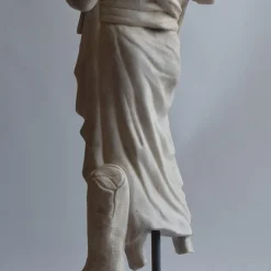 Scultura di torso con drappeggio