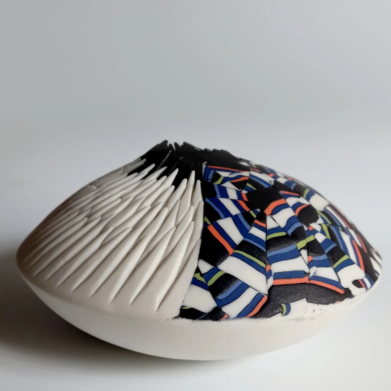 SCULTURA MURALE DI RICCIO DI MARE - NERO E ARANCIONE