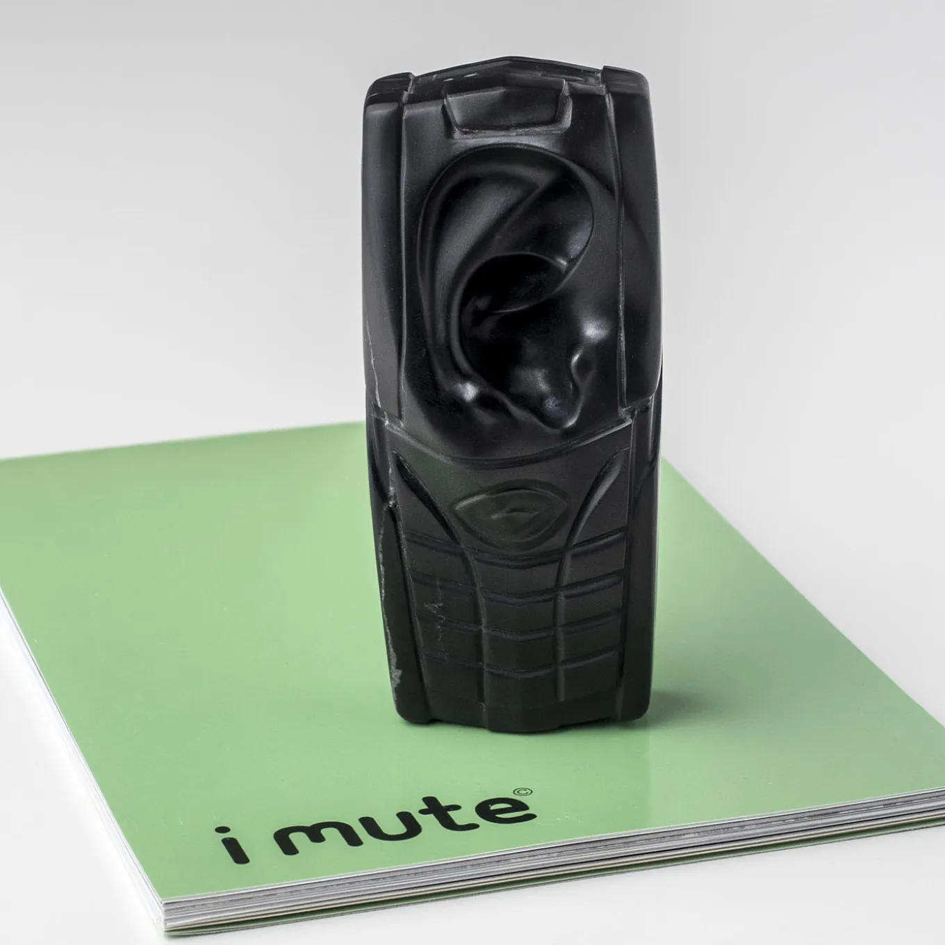 Scultura nera iMute