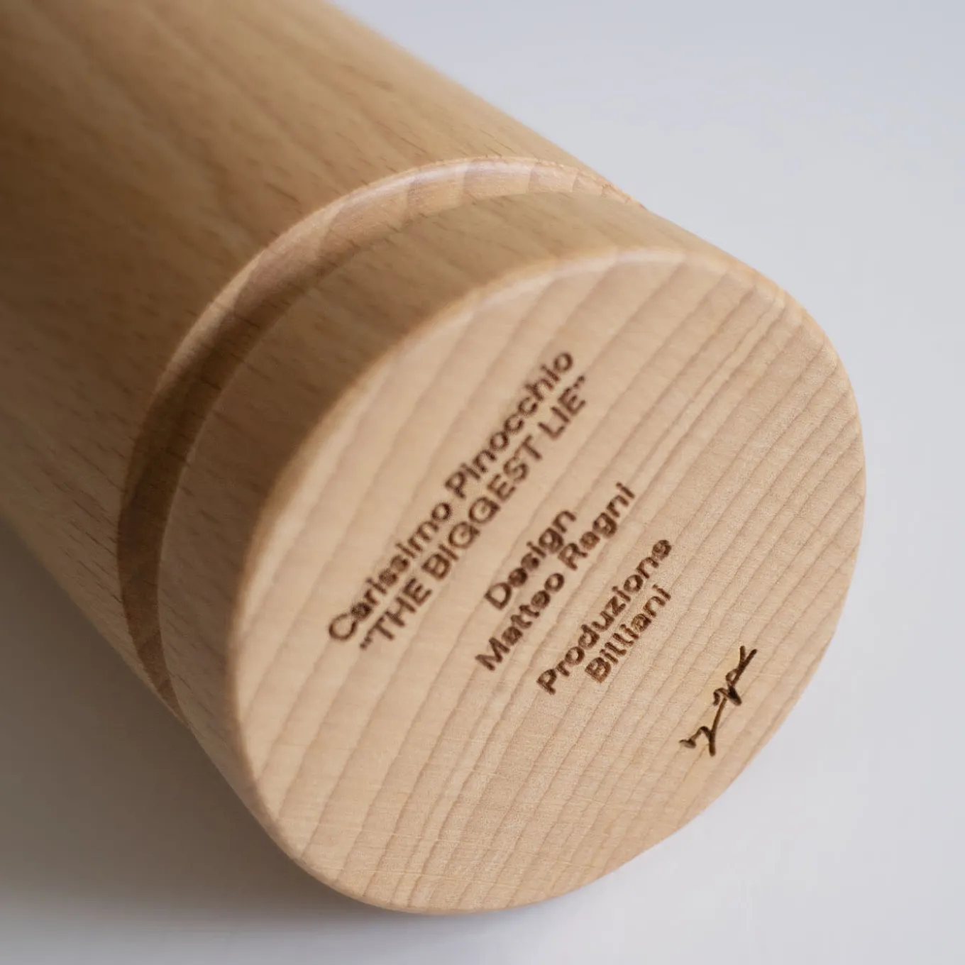 Scultura Pinocchio The Biggest Lie in Legno Marrone di Matteo Ragni