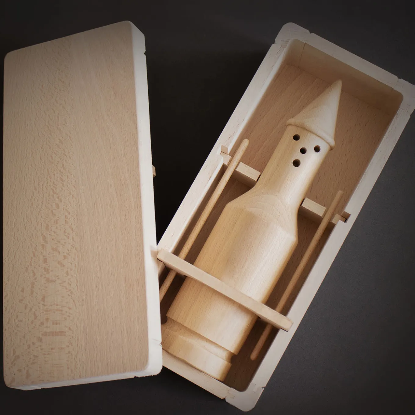 Scultura Pinocchio The Biggest Lie in Legno Marrone di Matteo Ragni