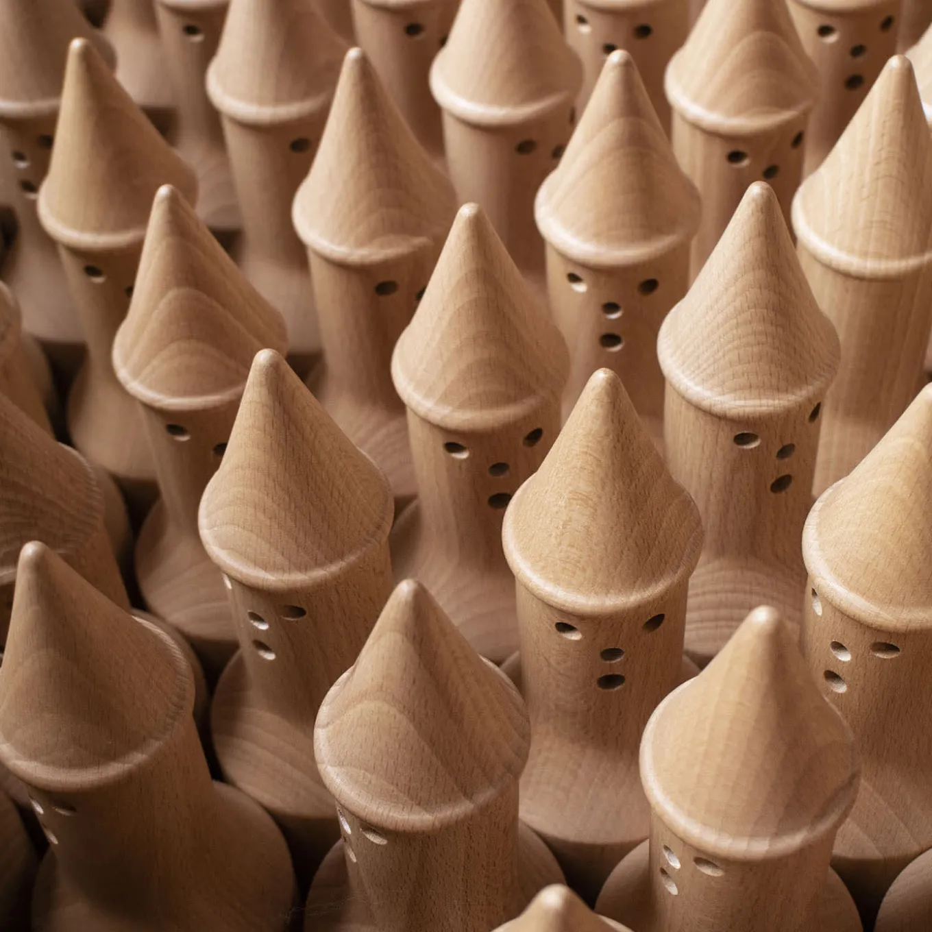 Scultura Pinocchio The Biggest Lie in Legno Marrone di Matteo Ragni