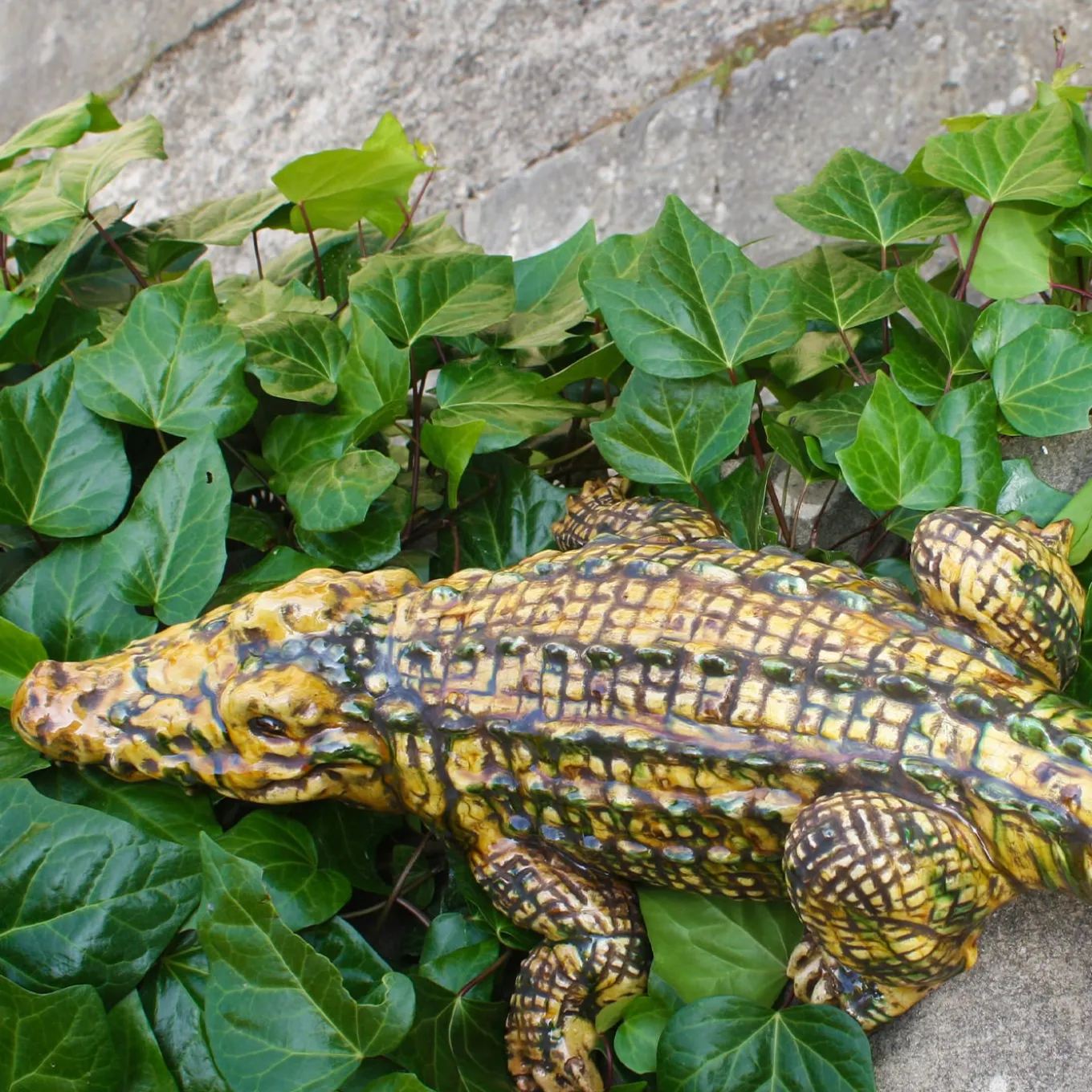 Scultura policroma di Coccodrillo