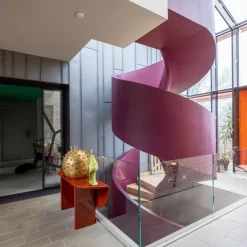 Scultura sferica in mosaico dorato Transizione