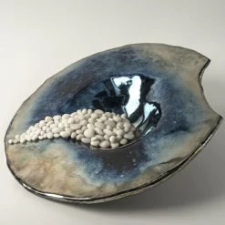 Scultura/piatto in ceramica policroma Incanto Notturno di Nino Basso