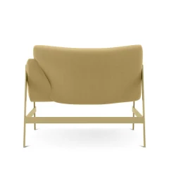 Sedia amaca gialla con braccioli di Debonademeo Studio