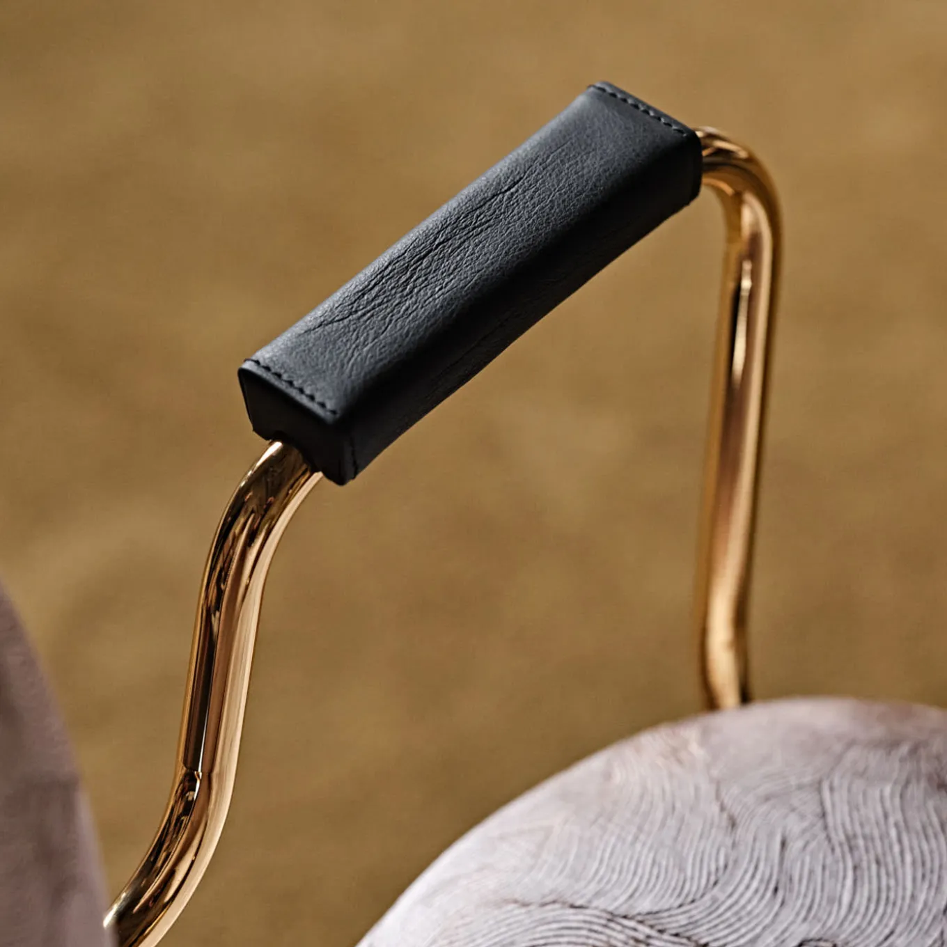 Sedia con braccioli Kalida