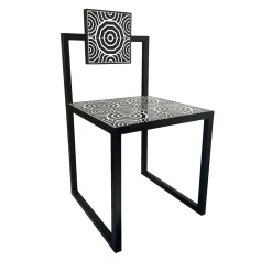 Sedia da esterno Fontelina con piastrelle bianche e nere