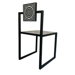 Sedia da esterno Fontelina con piastrelle bianche e nere