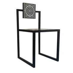 Sedia da esterno Fontelina con piastrelle bianche e nere