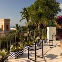 Sedia da esterno Labirinto con piastrelle bianche e nere