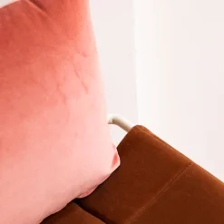 Sedia da salotto Caterina in velluto rosa e marrone