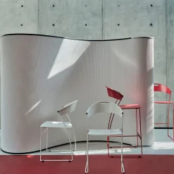 Sedia Juliette in metallo bianco di Hannes Wettstein