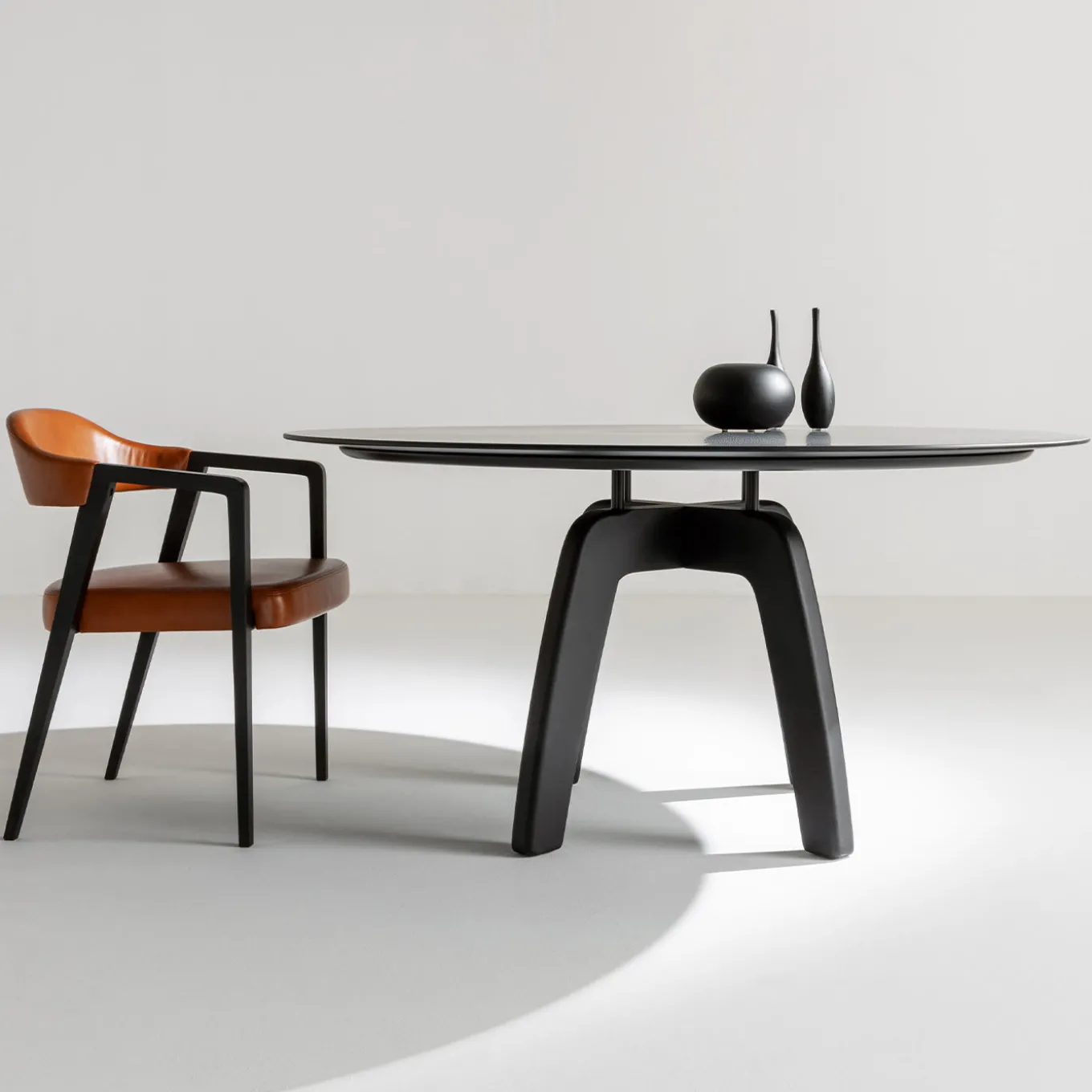 Sedia Kris in Frassino Tinto Nero con Seduta in Pelle