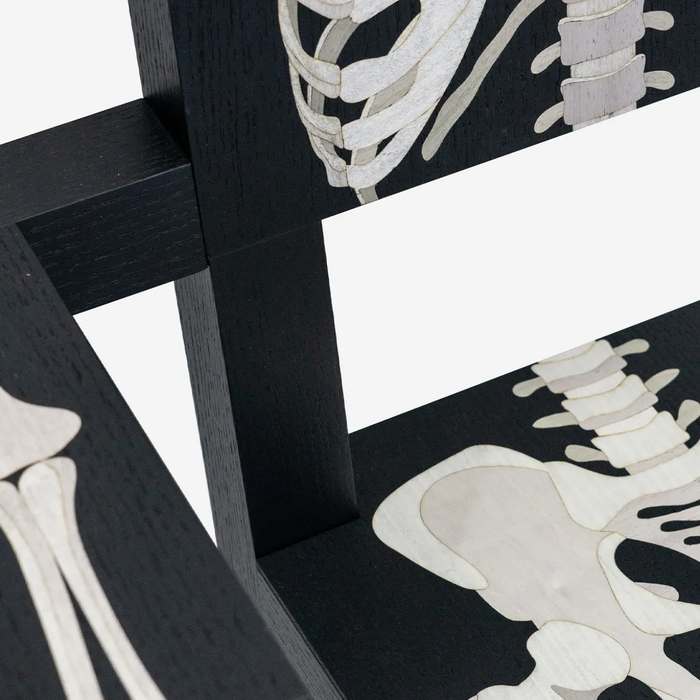 Sedia scheletrica nera