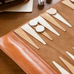 Set Backgammon da viaggio in pelle caramello